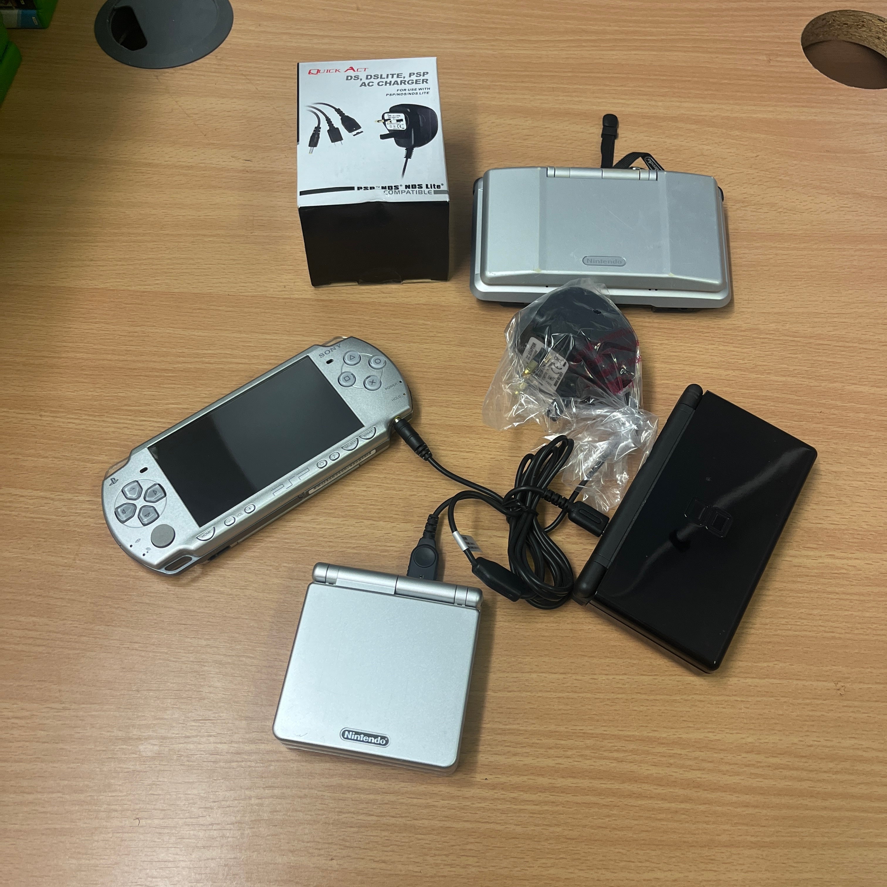 Multi Charger for Sony PSP, Nintendo DS, DS Lite, GBA SP handheld Consoles Multi Charger for Sony PSP, Nintendo DS, DS Lite, GBA SP handheld Consoles